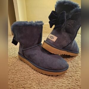 UGG Women's Navy Suede Ribbon Winter Boots Size 8.